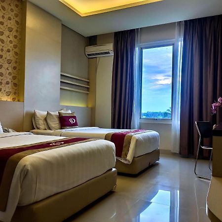 Grand Parama Hotel Tanjung Redep Buitenkant foto