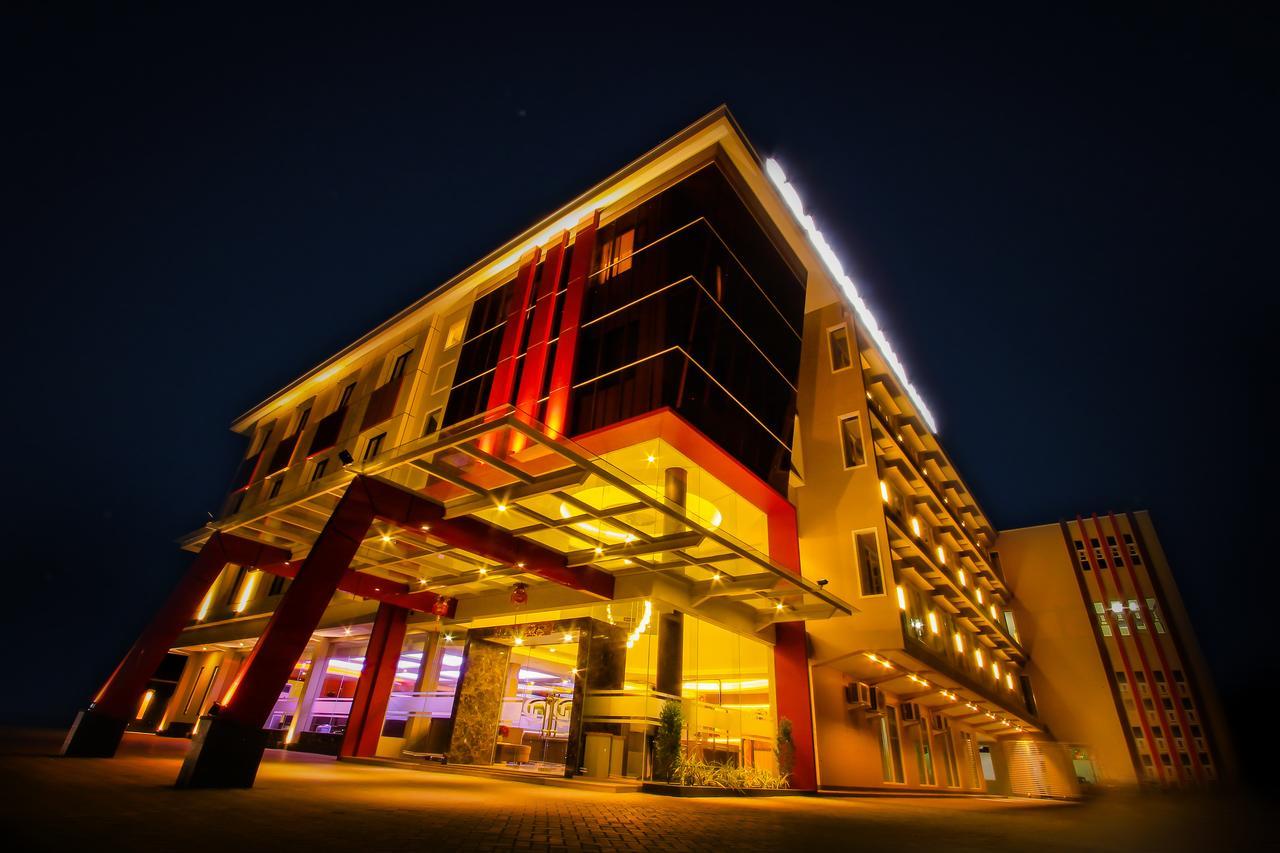 Grand Parama Hotel Tanjung Redep Buitenkant foto