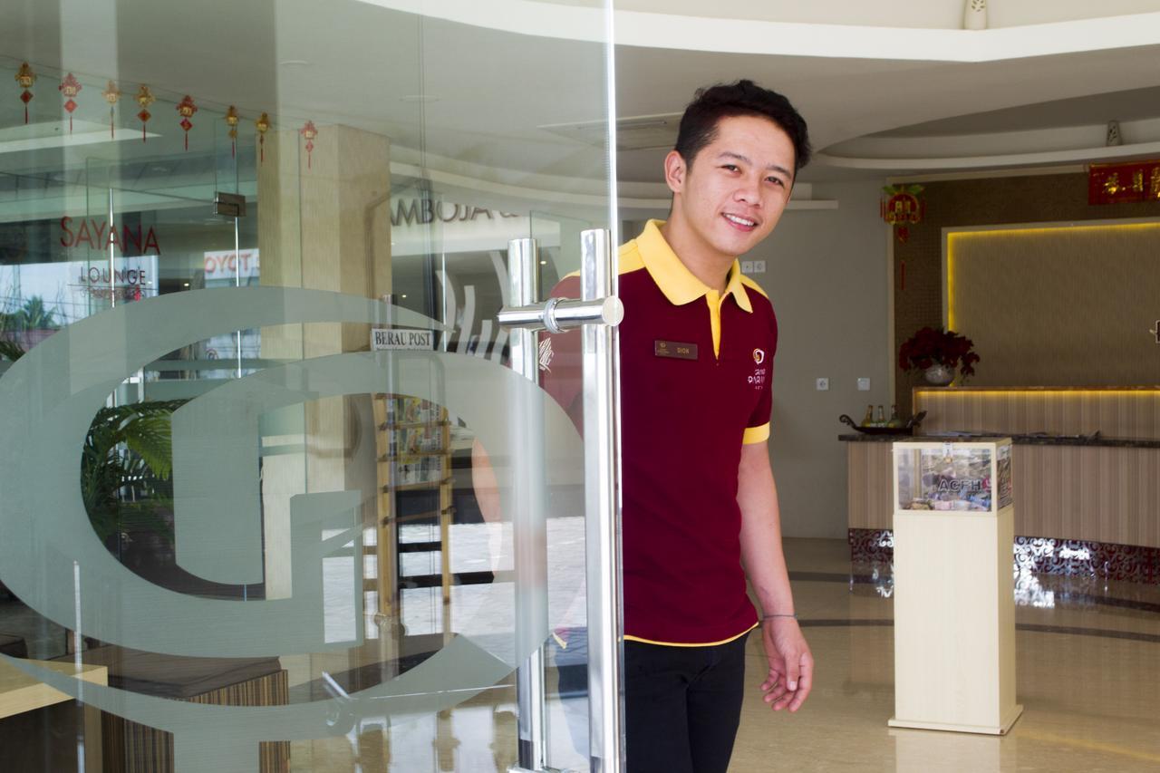 Grand Parama Hotel Tanjung Redep Buitenkant foto