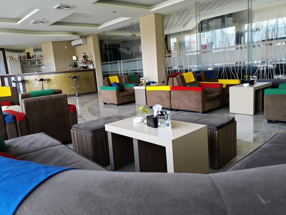 Grand Parama Hotel Tanjung Redep Buitenkant foto