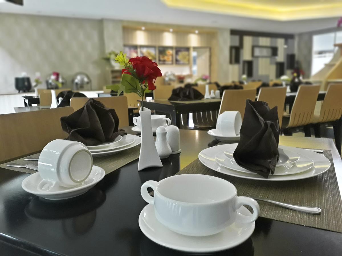 Grand Parama Hotel Tanjung Redep Buitenkant foto